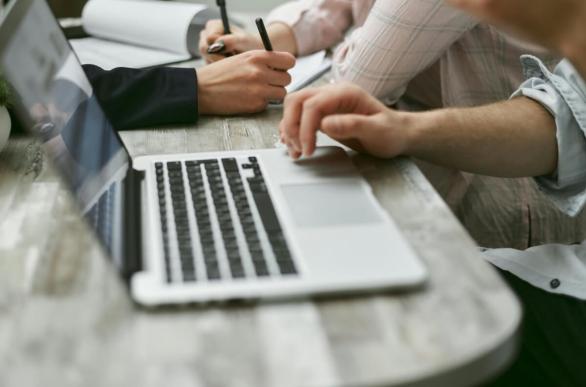 Image of a web shop on a laptop